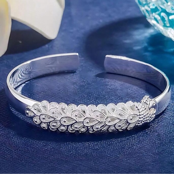 Elegant Silver Peacock Bangle - Picture 4 of 5